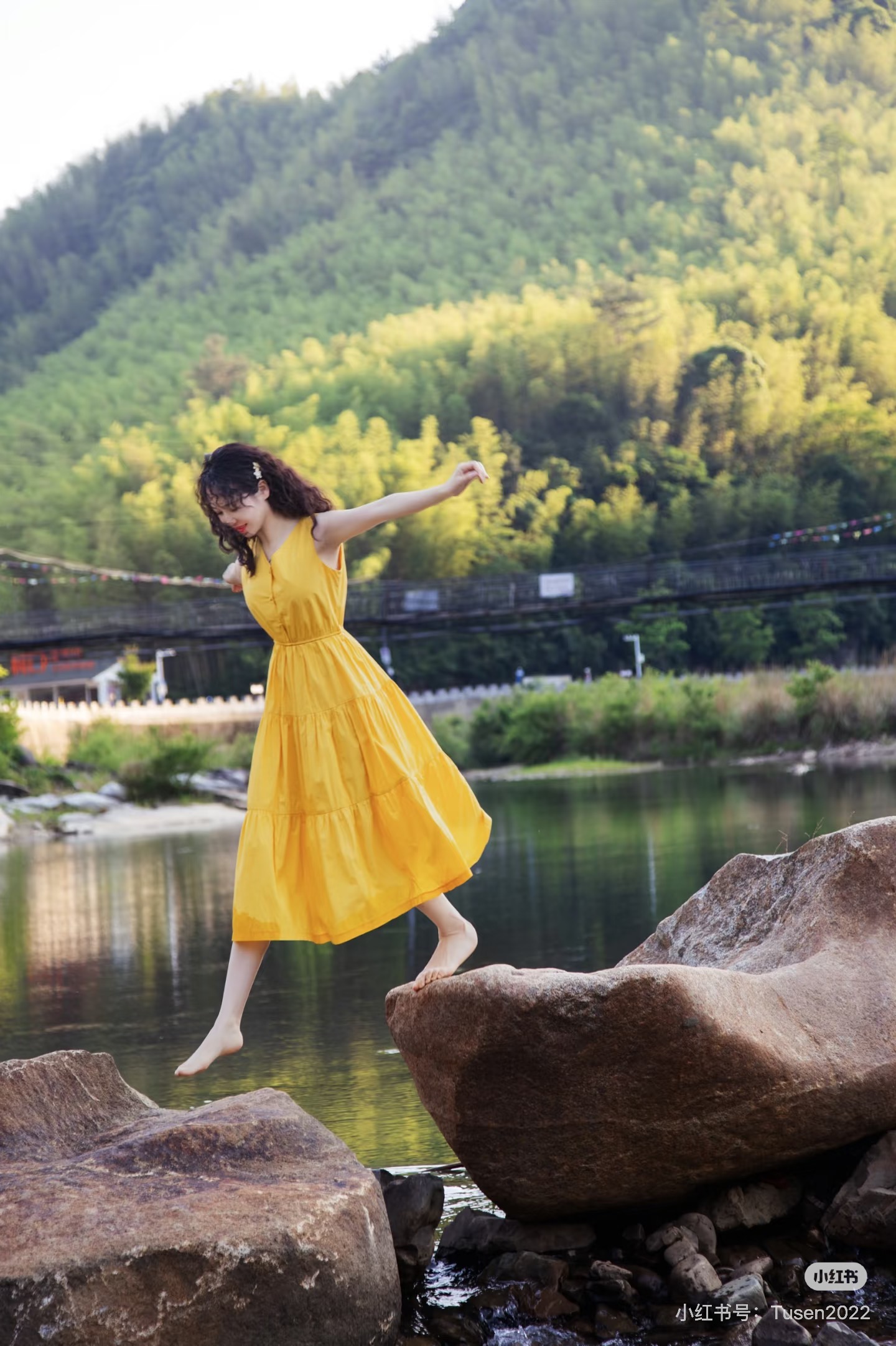 月亮湾溪边拍照