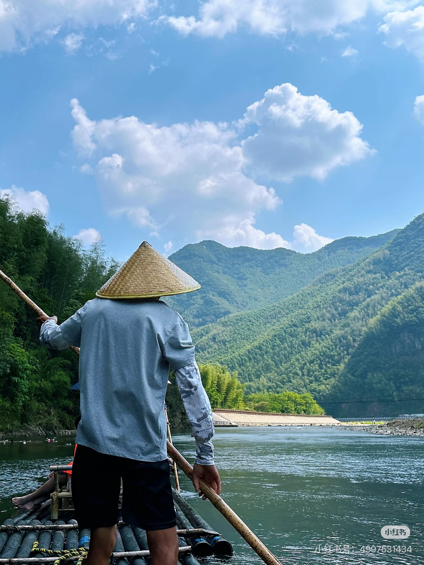 月亮湾竹筏体验